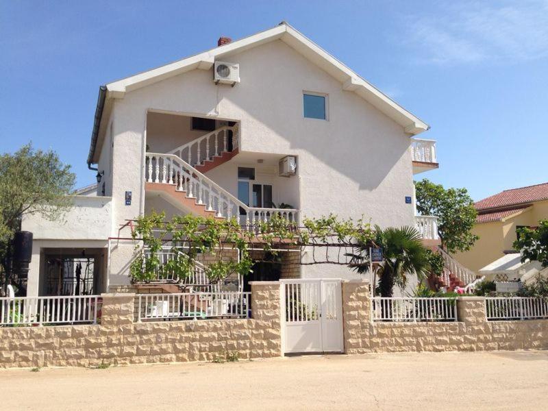 Apartmani Slavica Біоград-на-Мору Екстер'єр фото